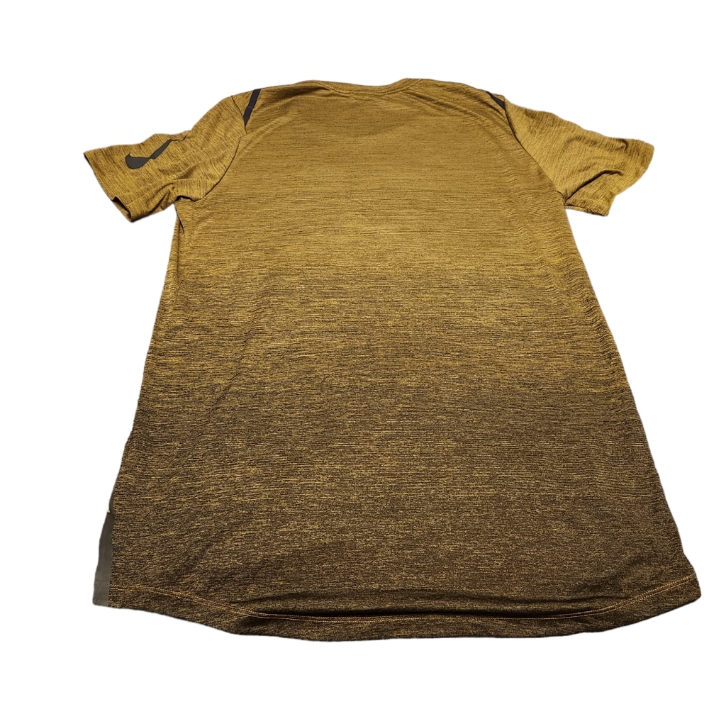 Nike Men's Large Performance Dri-Fit short sleeve shirt